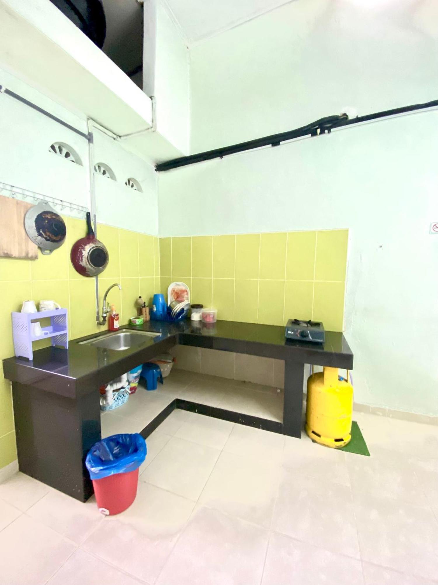 Umi Homestay Batu Buruk Куала-Тренгану Экстерьер фото